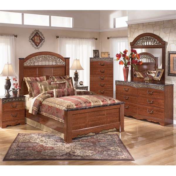 Set Kamar Tidur Klasik Ukiran – KST 007