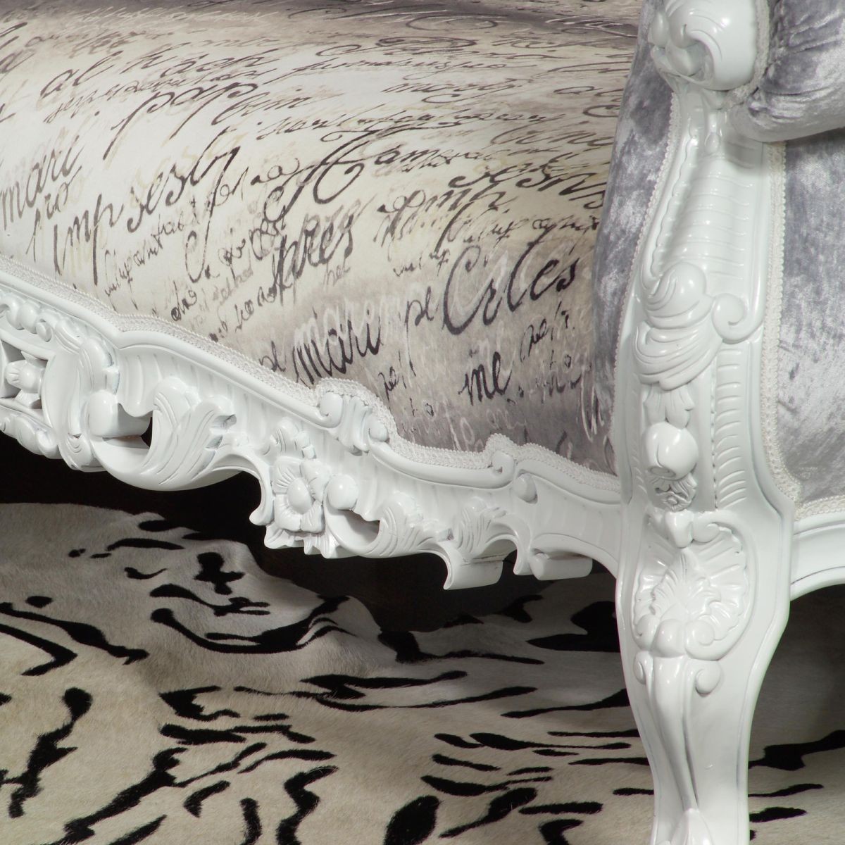 rococo_sofa_carving