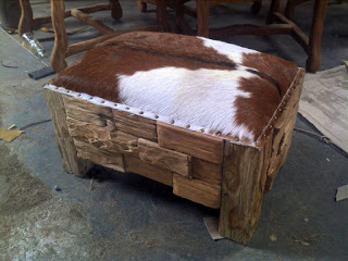 Stools Kulit Kambing Model Kotak Jati