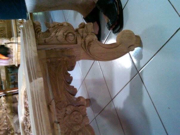 Unfinished Classic Furniture Grape carved table Indonesia 