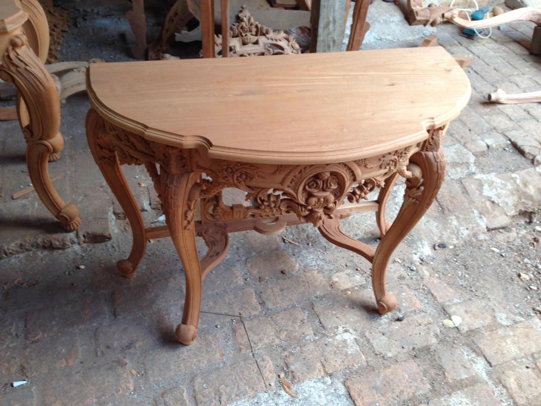 Unfinished Classic Furniture Revita Small Rose Carved Coffee Table Indonesia